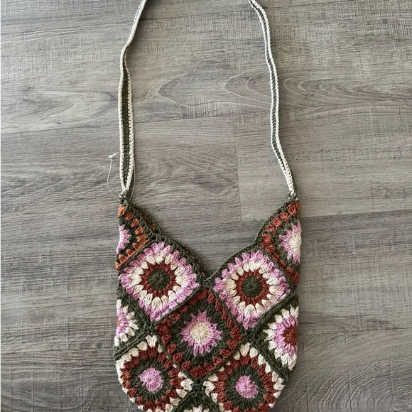 Urban Outfitters Lara Crochet Shoulder Bag NWOT Sold Out Online - Picture 2 of 3